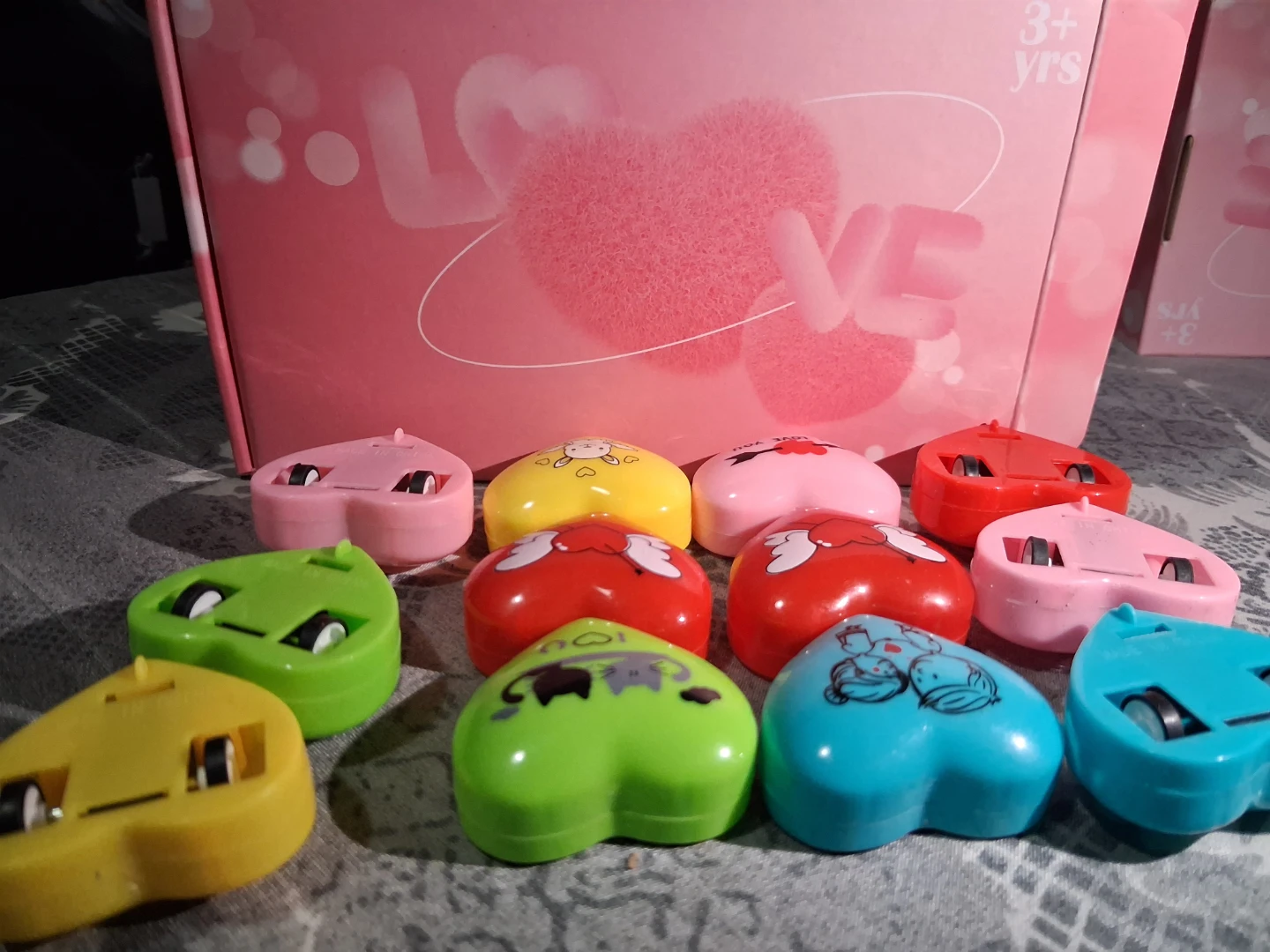 Set of Heart-Shaped Pull-Back Toy Cars,  set of 2