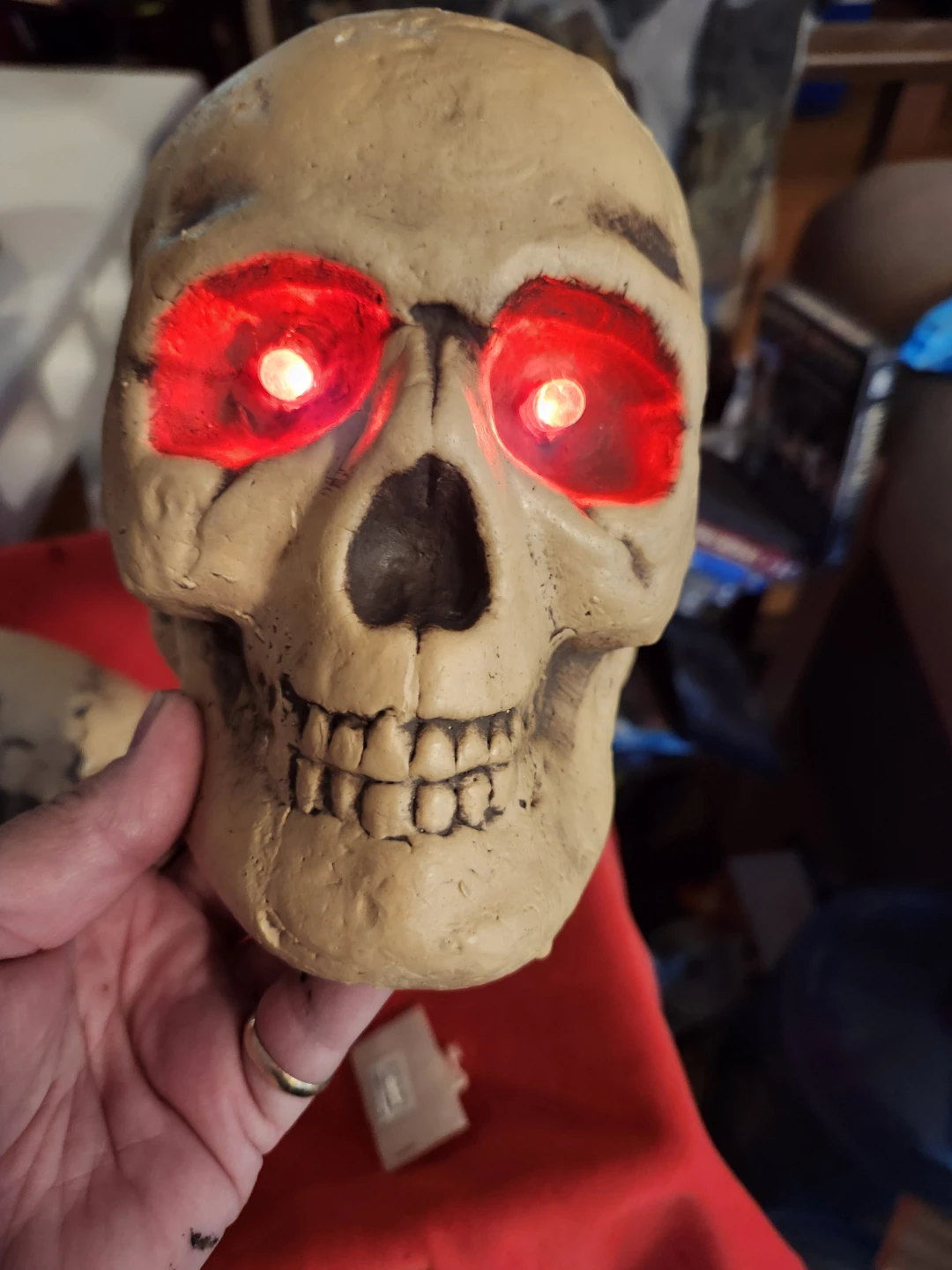 3 Light-Up Halloween Skulls - photo 2