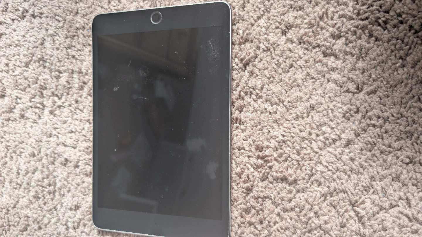 Apple iPad Mini 4th Gen - photo 2