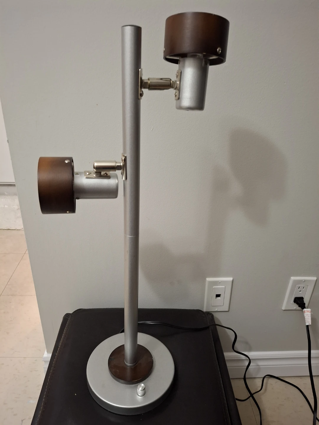 Modern Duel-Head Table Lamp - photo 4