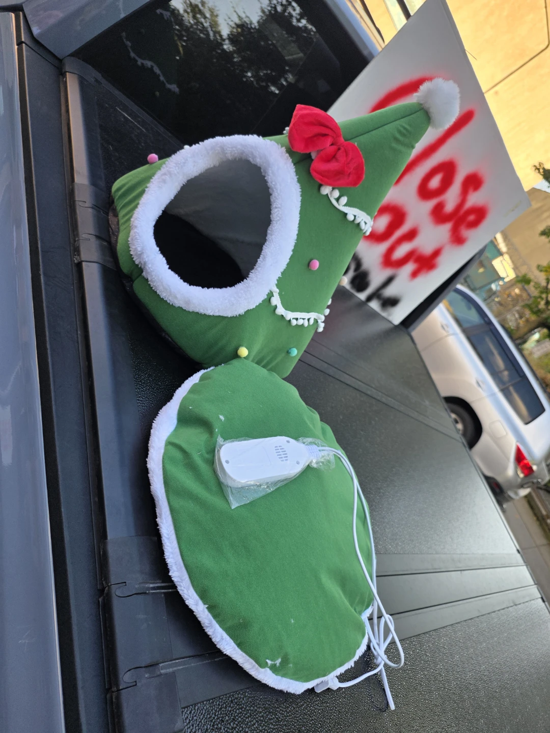Christmas Tree Pet Bed with heated pad - photo 4