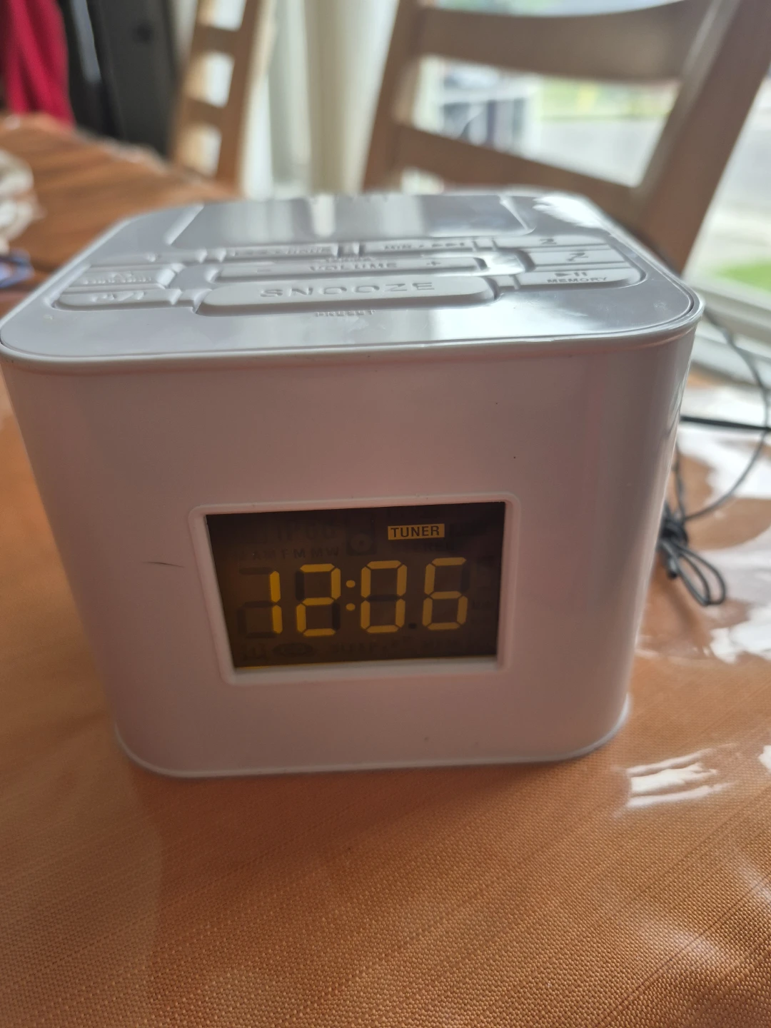 White iPod Docking Station Alarm Clock - photo 2