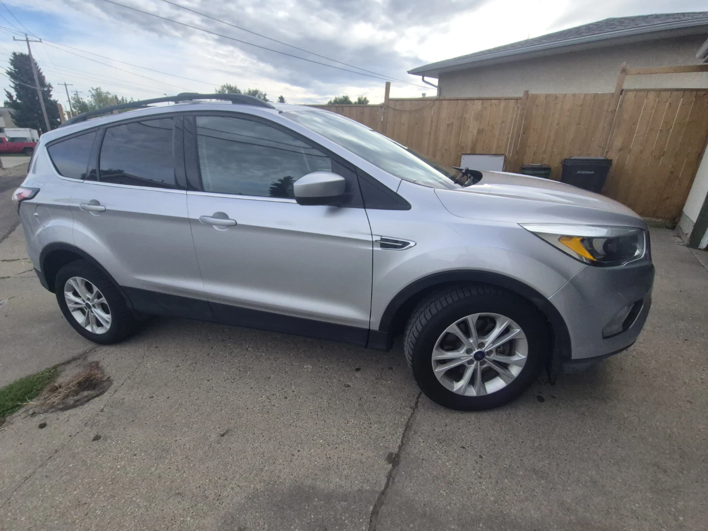 2017 Silver Ford Escape SE SUV - photo 4