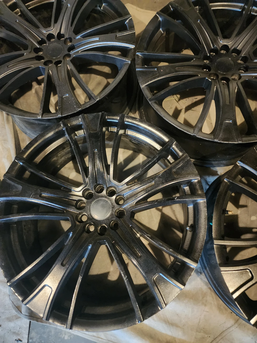 Set of 4 Multi-Spoke Aftermarket 20in. Wheels. - photo 3