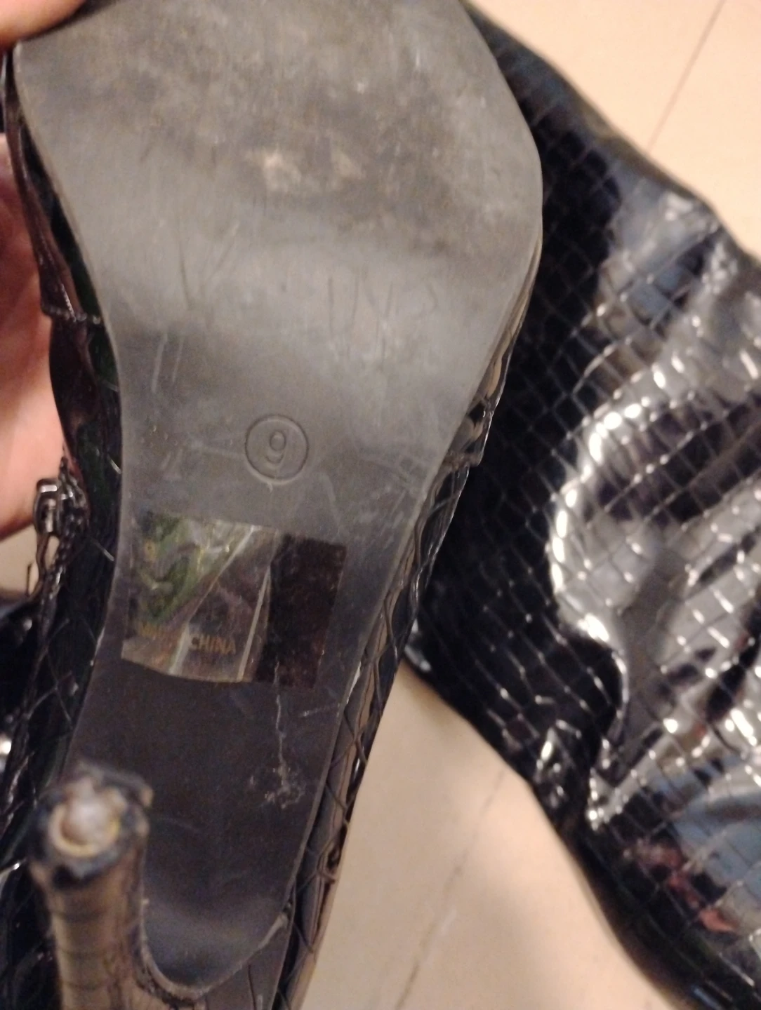 Black Croc-Embossed Pointed-Toe Boots Size 9 - photo 2