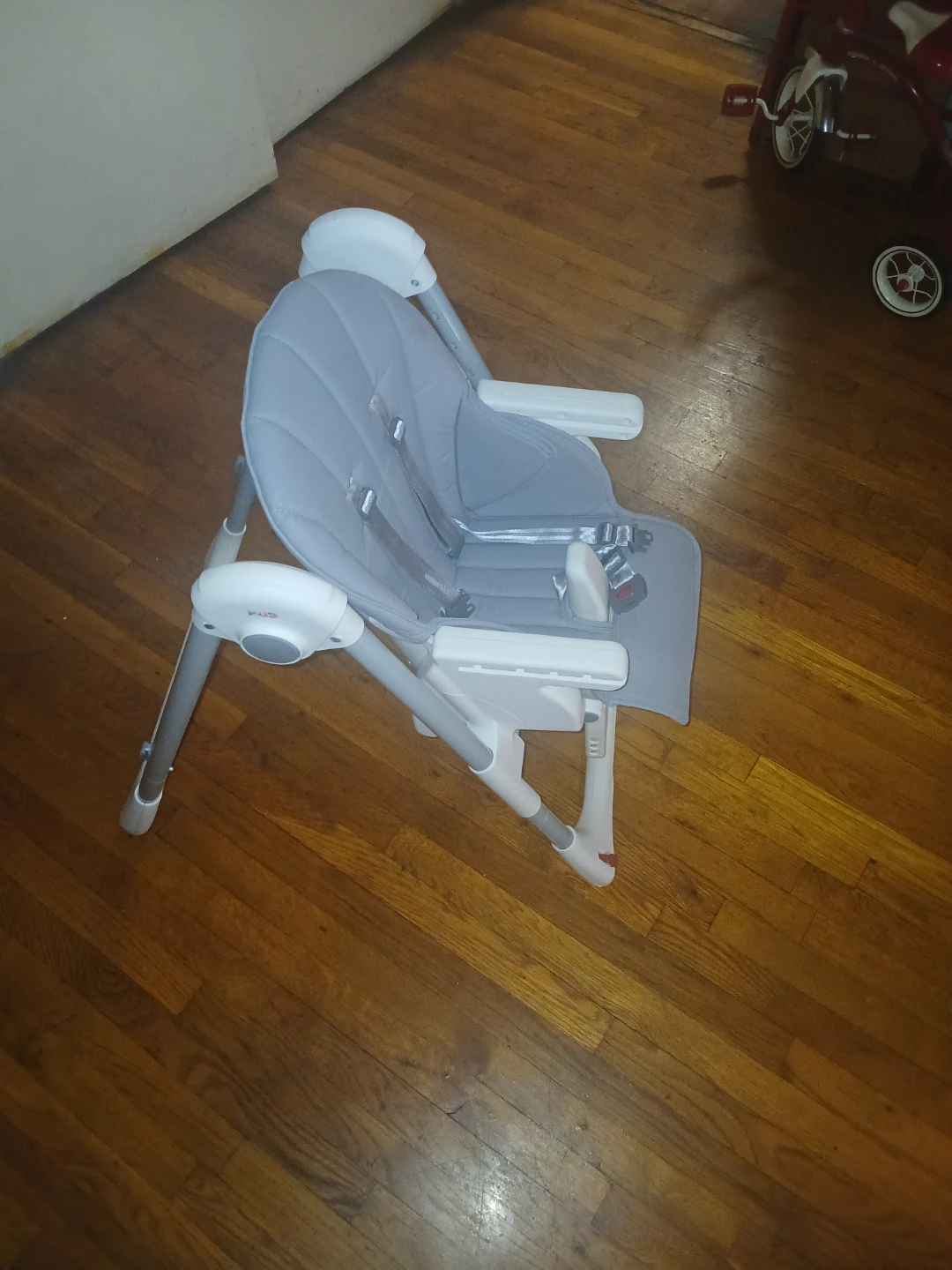 Baby High Chair with Tray - photo 3