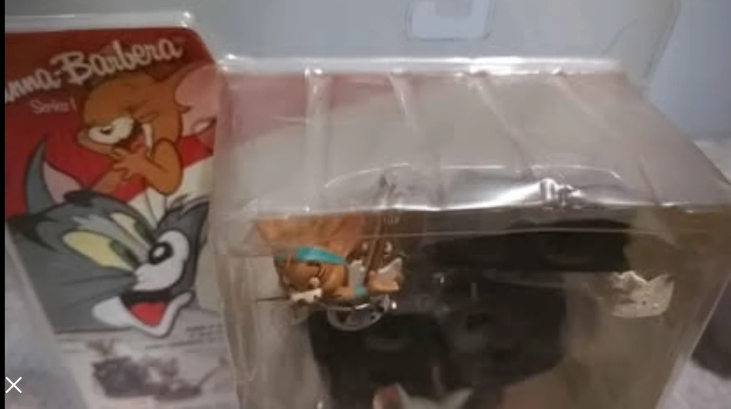 Tom and Jerry Rock 'n' Roll Figurine Set - photo 3