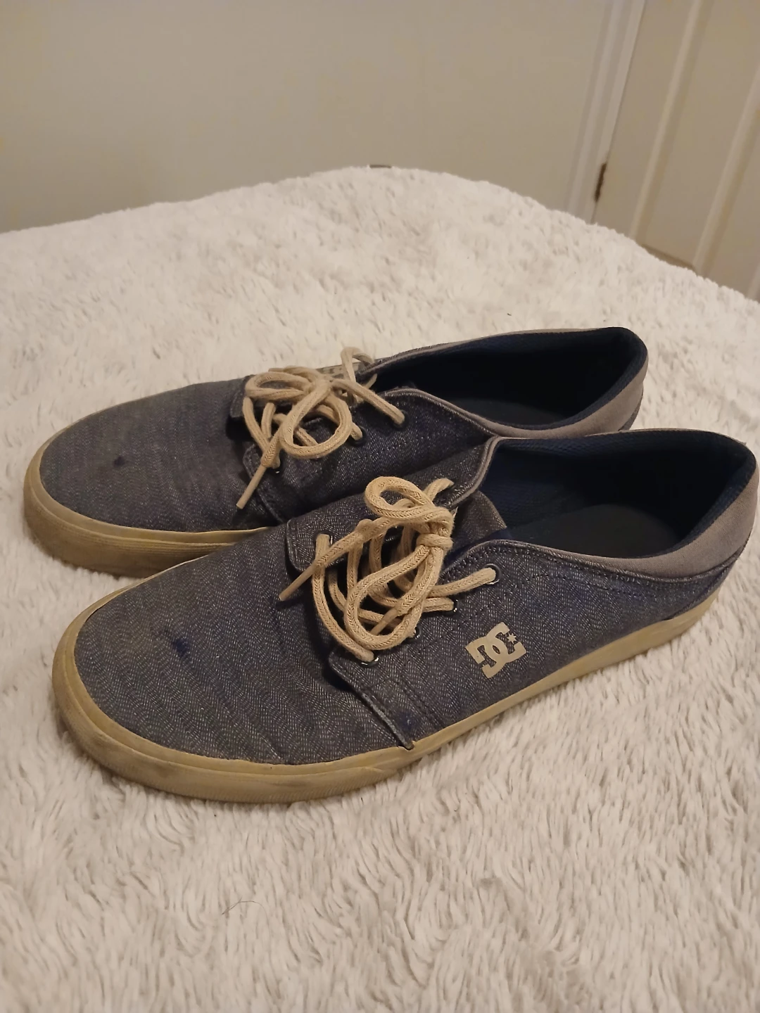 DC Shoes Navy Canvas Sneakers Size 10.5