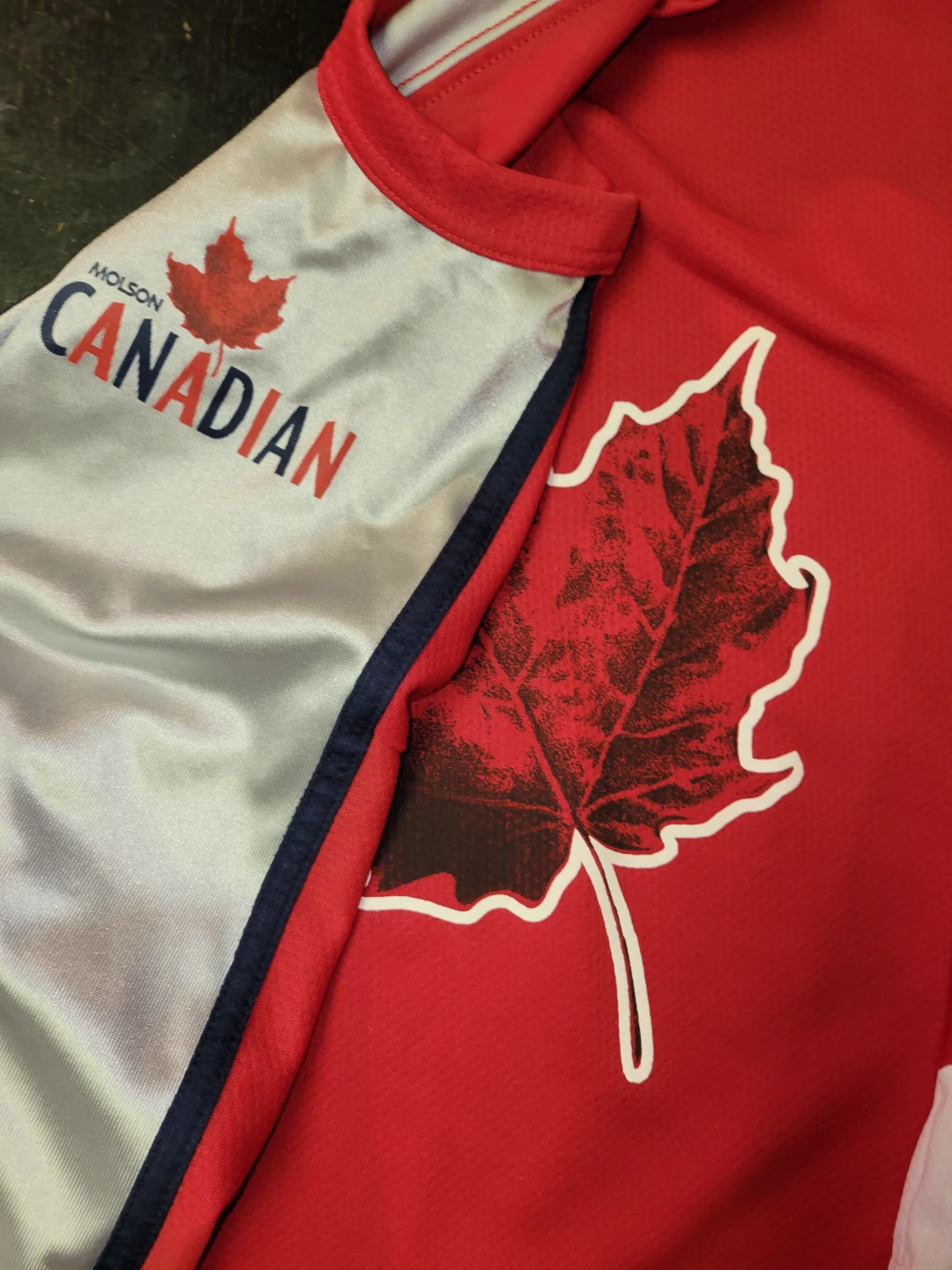 Molson Canadian XXL hockey sweater Like NEW condition - photo 3