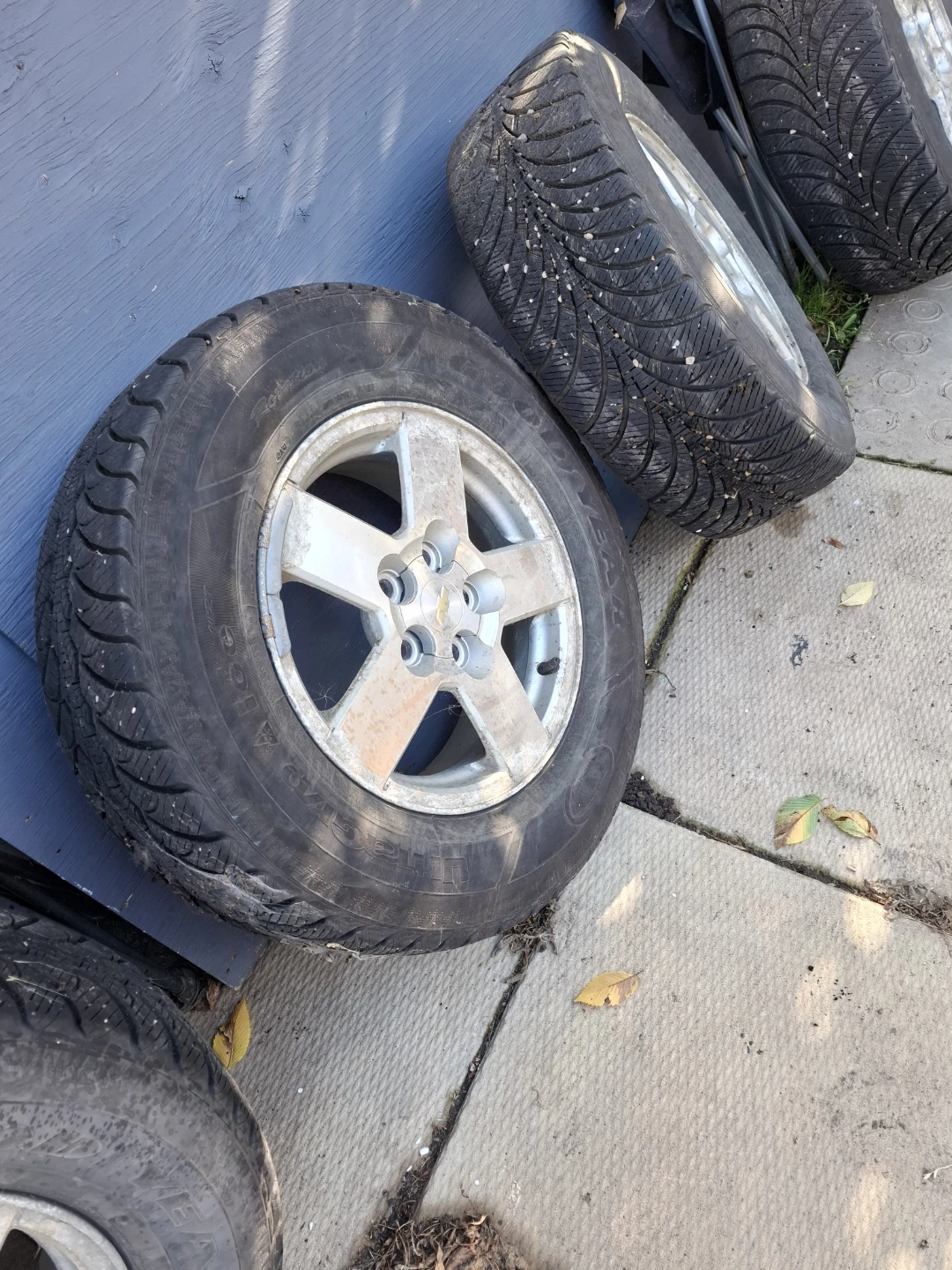 Goodyear UltraGrip Winter Tires with Chevrolet Rims - photo 4