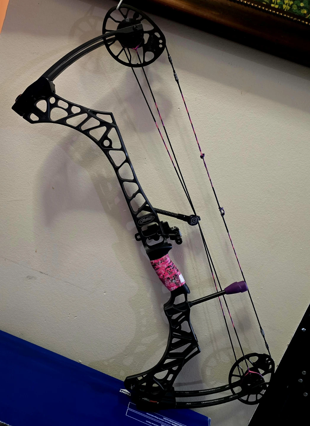 Mathews Prima Archery Bow Package with Case & Accessories - photo 2
