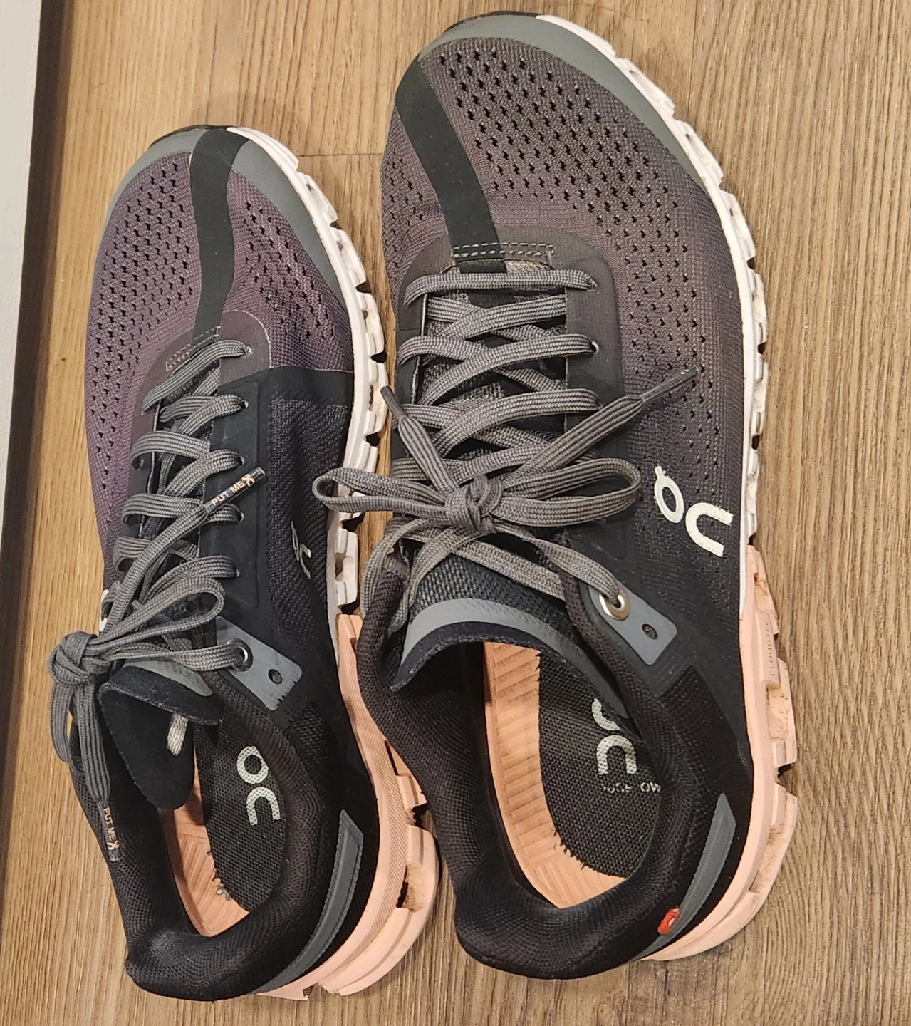 On Cloud Running Shoes size 7 women - photo 3