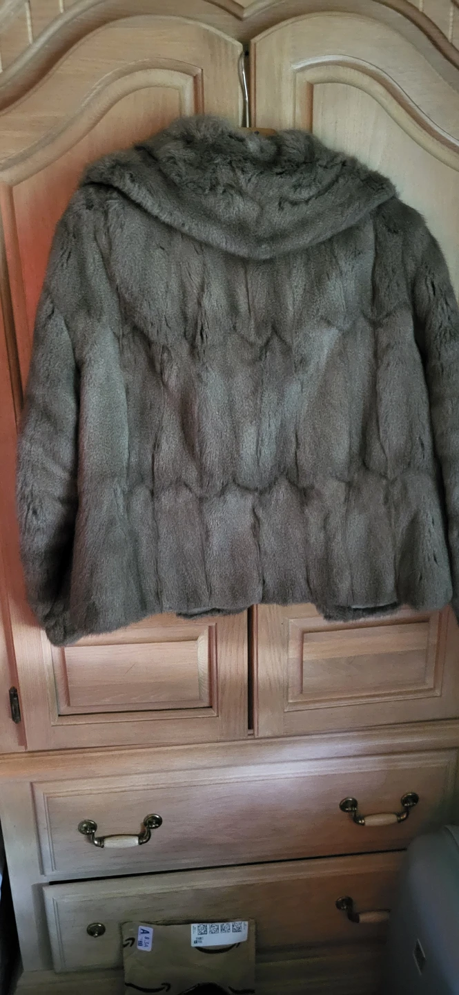 Mink coat/shawl by Ross Fur Co. - photo 2