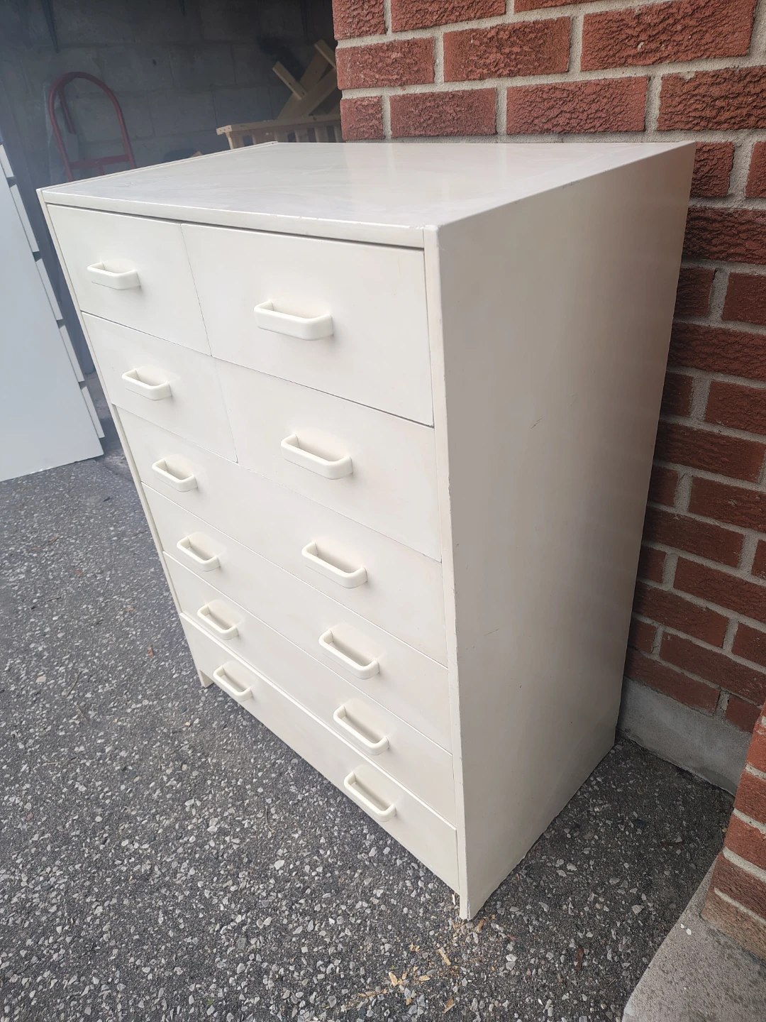 White 8-Drawer Dresser