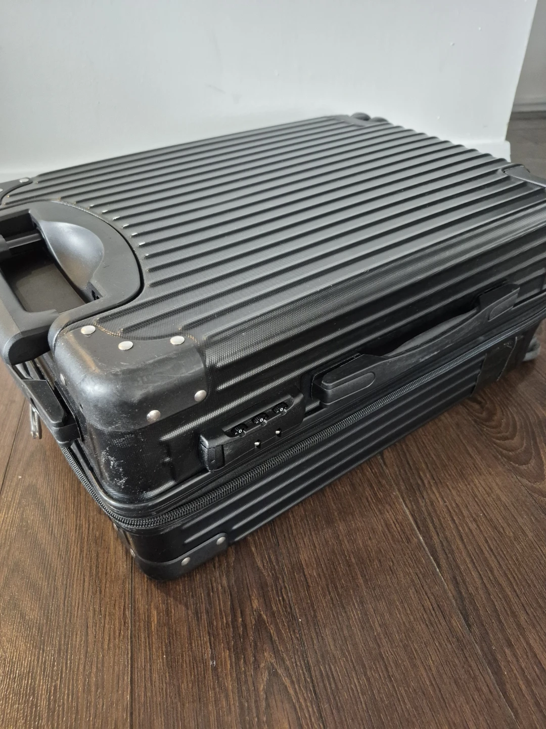Hardshell Carry On Luggage - photo 3