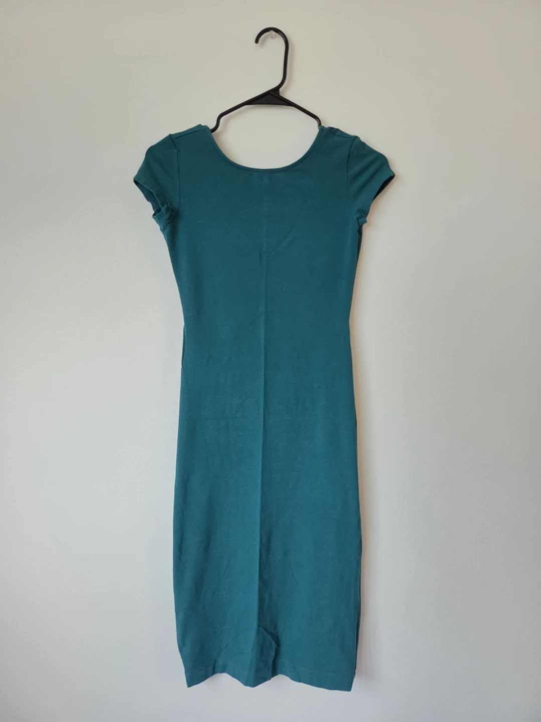 Teal Fitted Dress with a Subtle Back Cutout 🏈