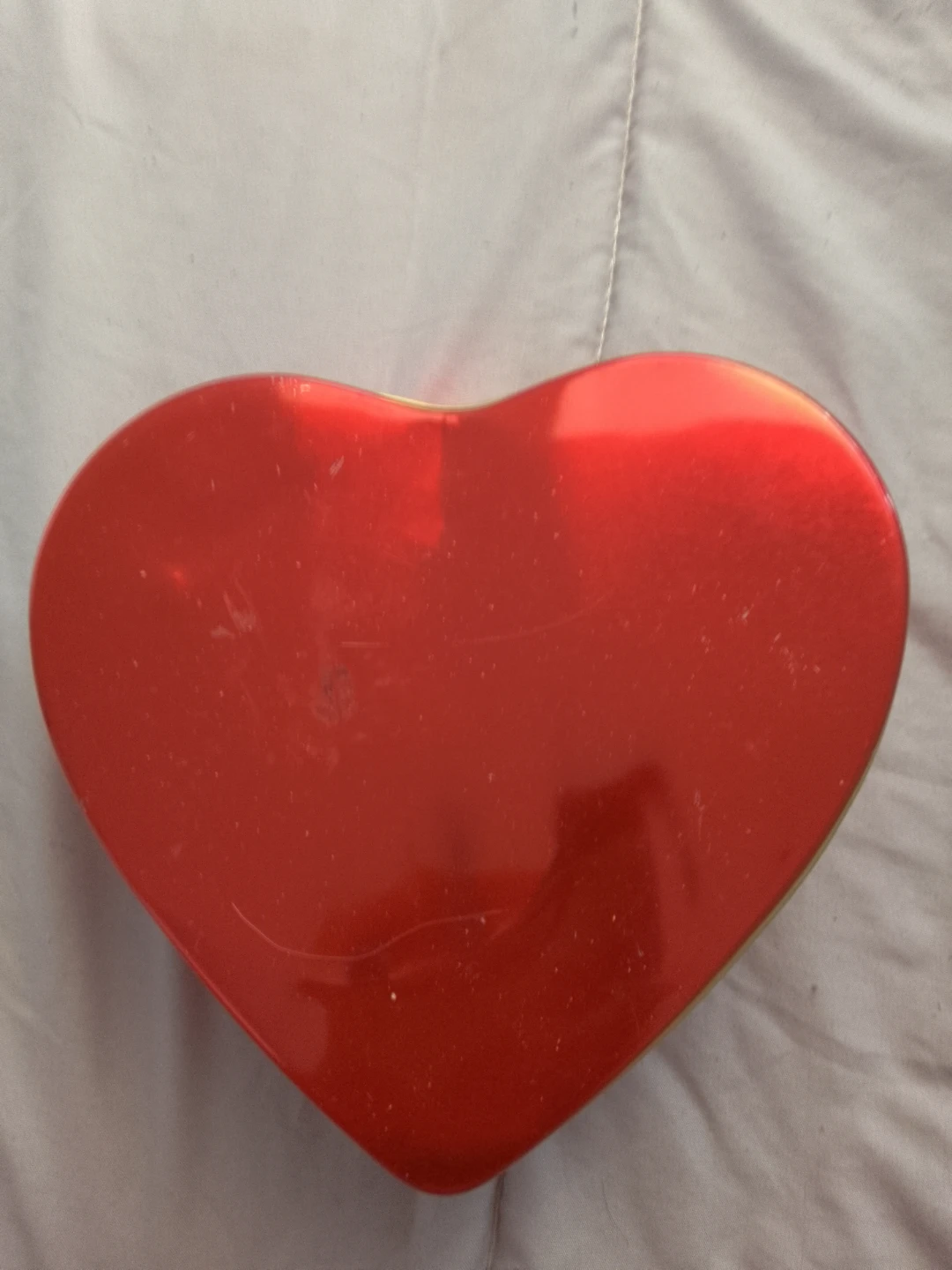 Red heart-shaped metal tin 🏈