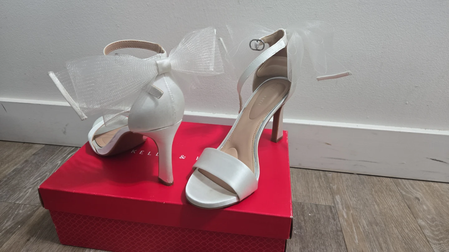 White satin heels with bows - photo 2