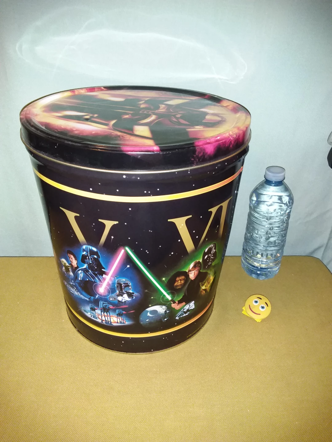 🏈 🗑️ Like 🆕 Star Wars Metal Storage Can 🗑️ - photo 3