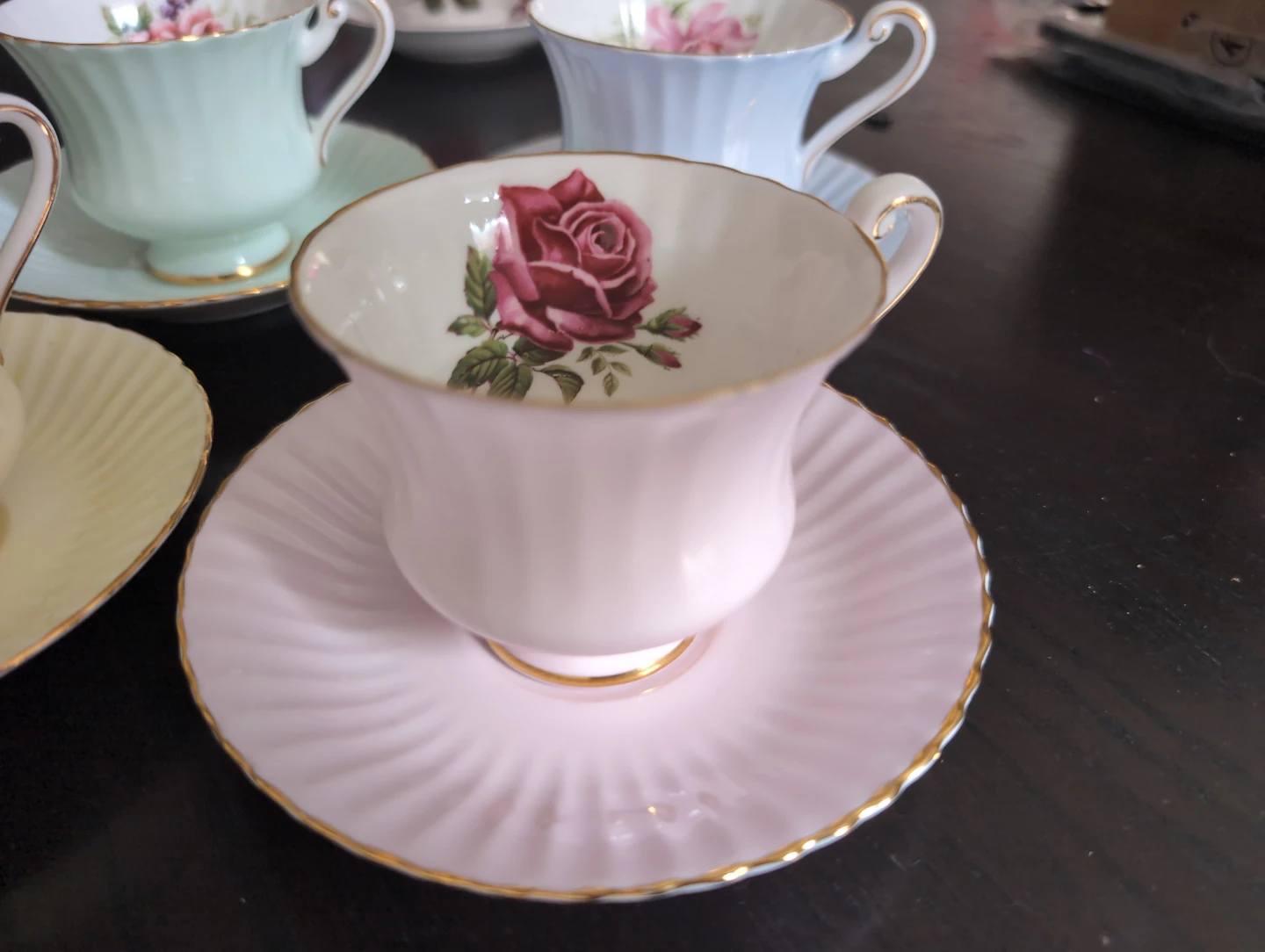 Set of 4 Vintage Paragon Teacups and Saucers - photo 2