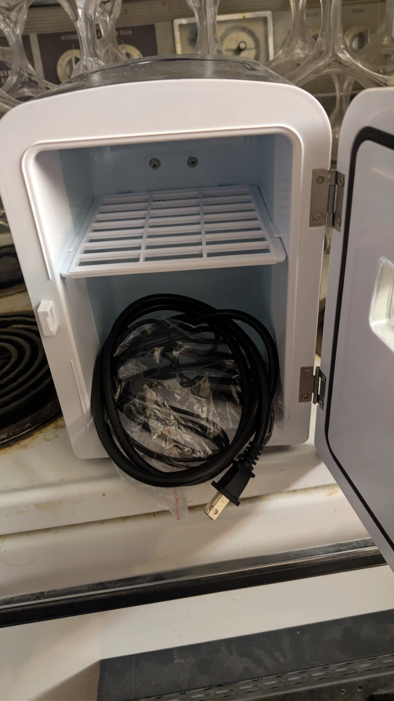 Koolatron Retro Mini Fridge - photo 3
