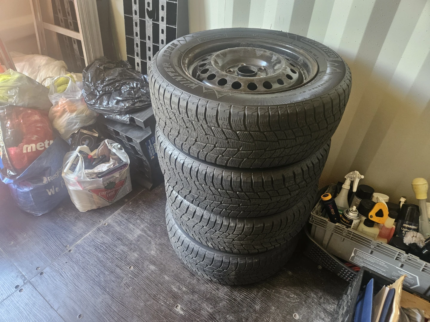 Set of 4 Motomaster Winter Edge Tires 215/60R16 + Steel Rims - photo 3