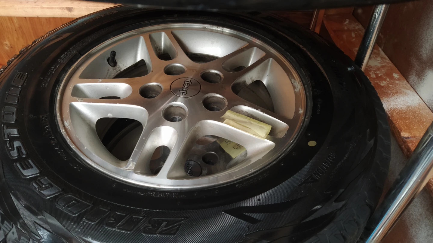 Set of 4 Bridgestone Blizzak Winter Tires w/Silverblade Rims - photo 5