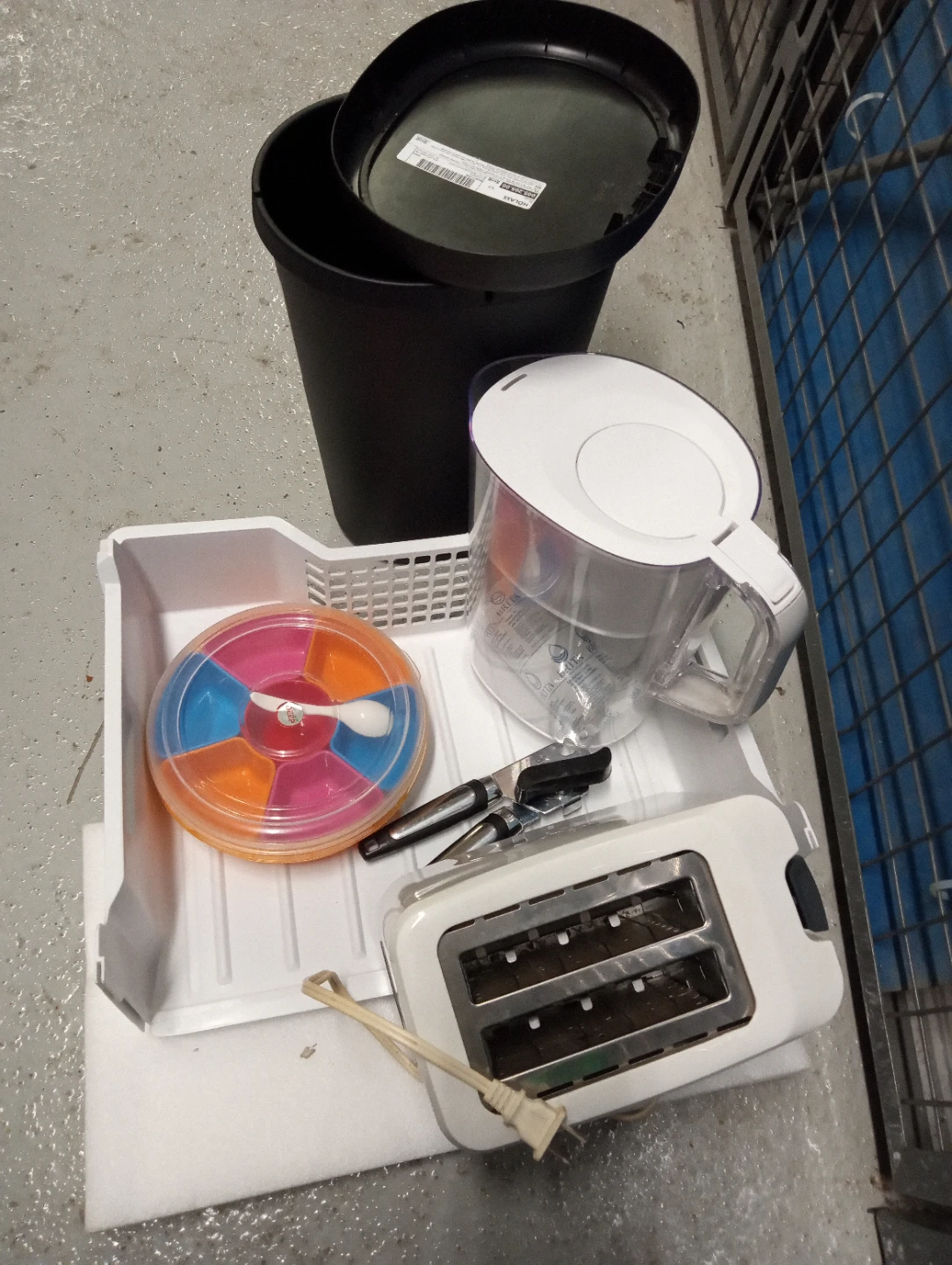 New assorted kitchen Items $20. Moving sales.