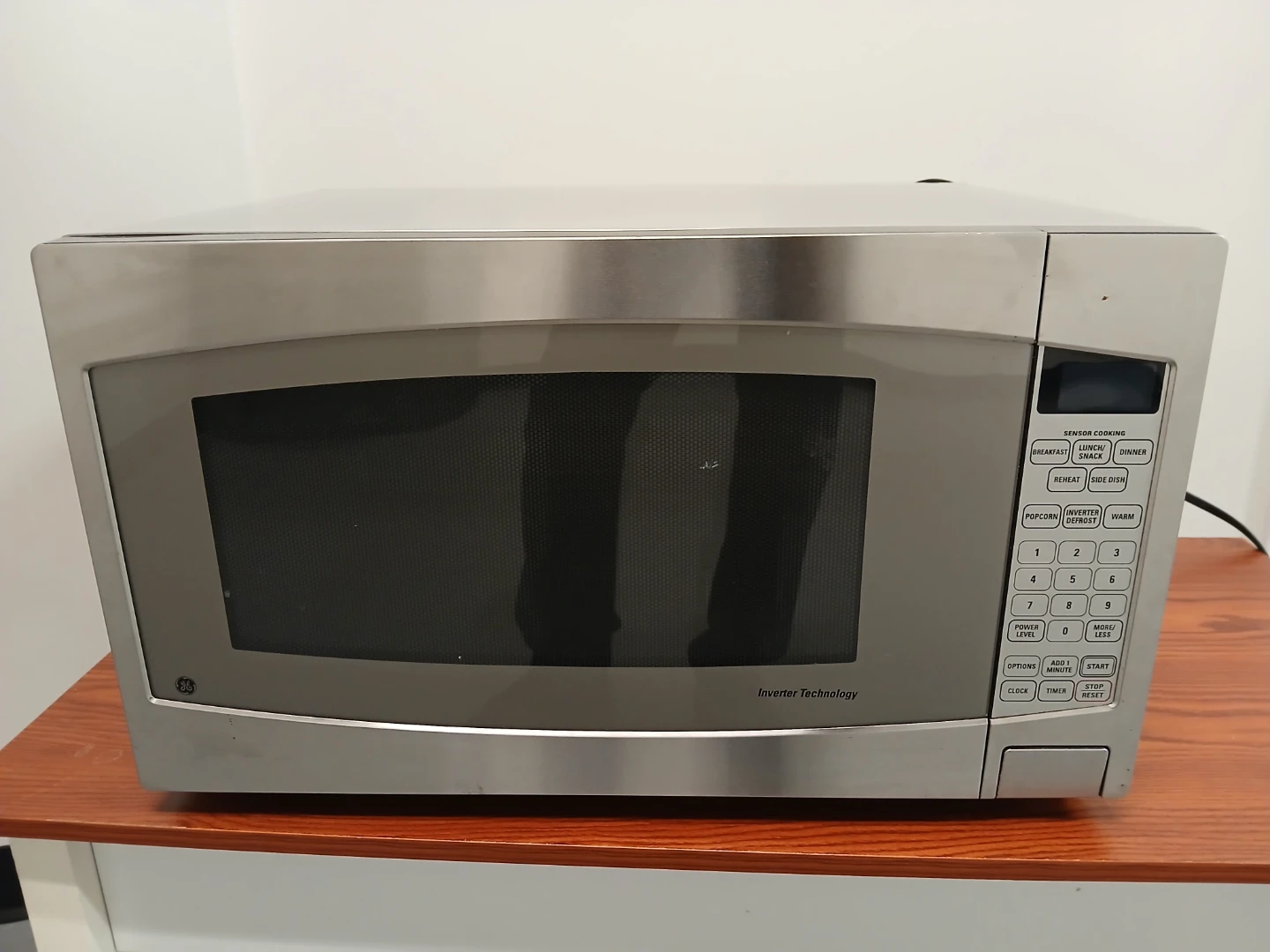 GE 1200 Watts Inverter Microwave Do NOT heat - photo 4