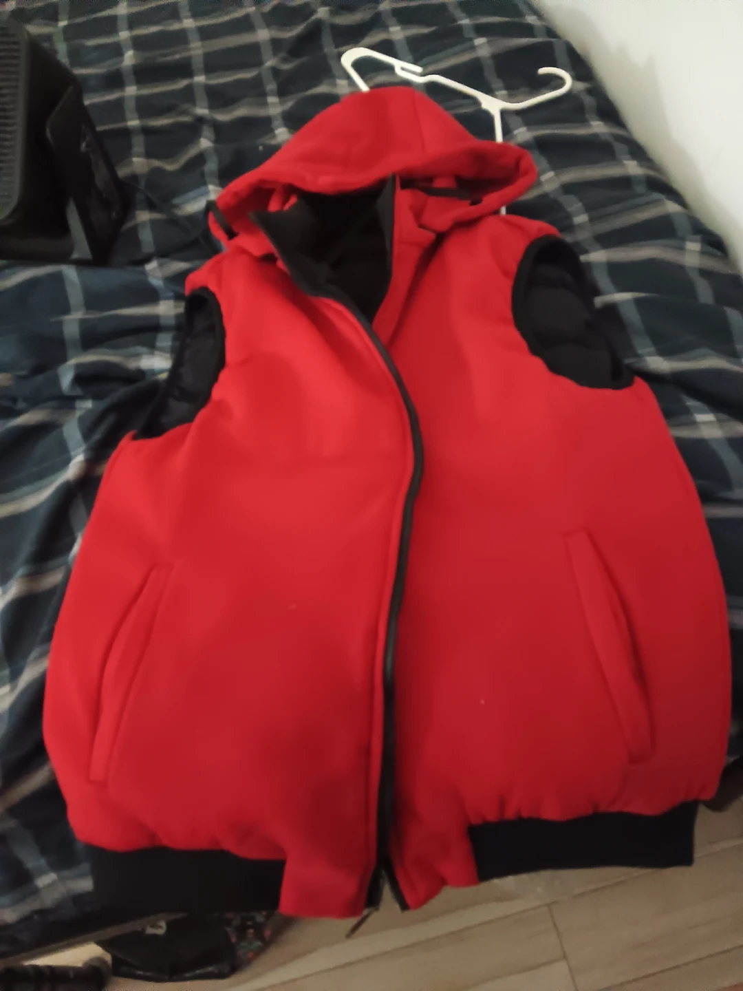 Black and Red Puffer Vest - photo 3