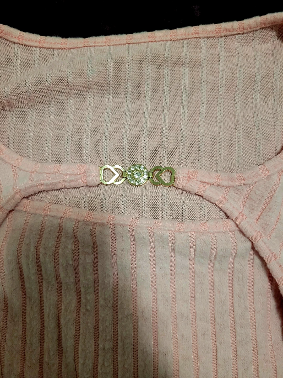Pink Ribbed Cropped Top with Heart Clasp - photo 2