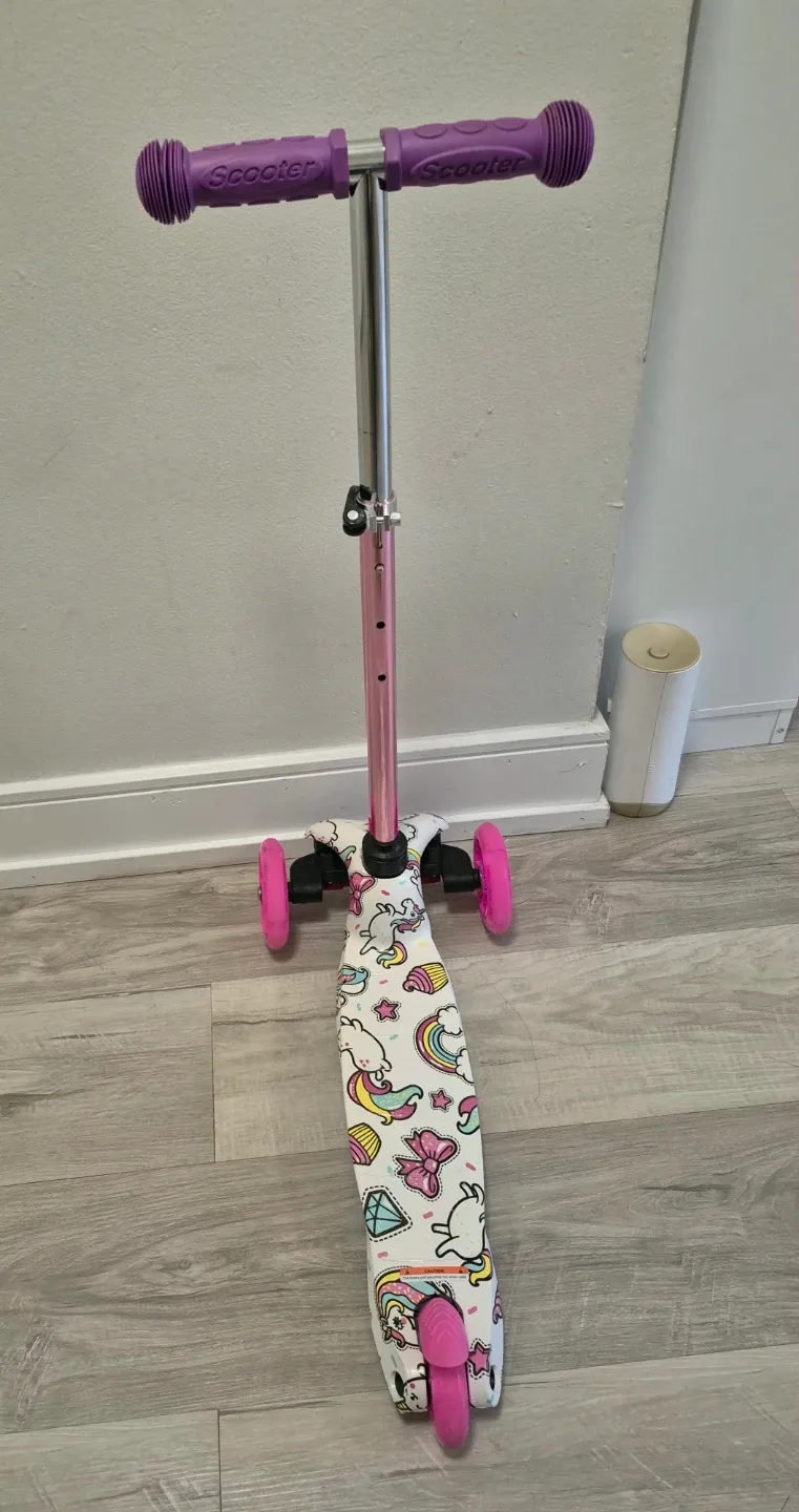Kids Unicorn 3-Wheel LED Scooter - photo 4