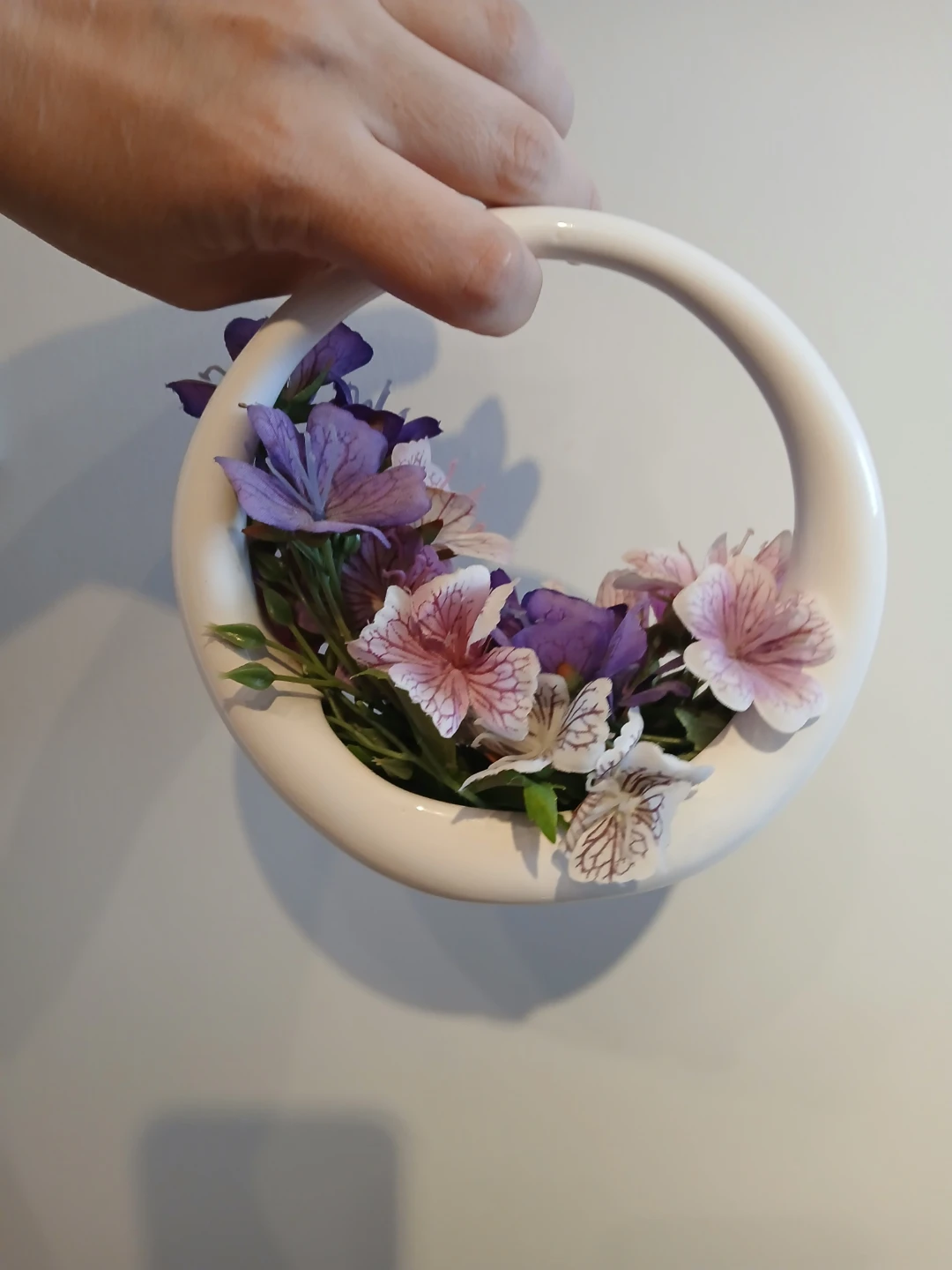 Ceramic Ring Vase with Artificial Flowers🏈 - photo 2