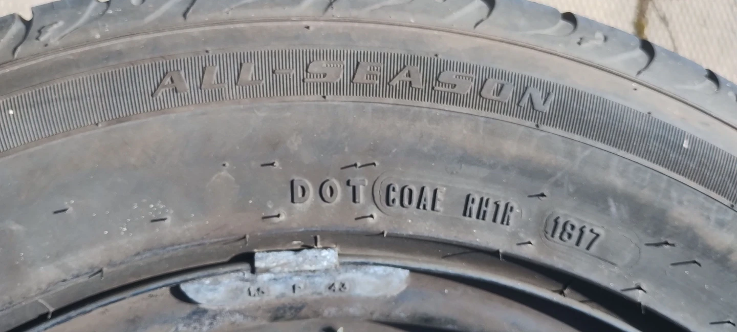 Set of 4 Goodyear All-Season Tires 195/65R15 - photo 4