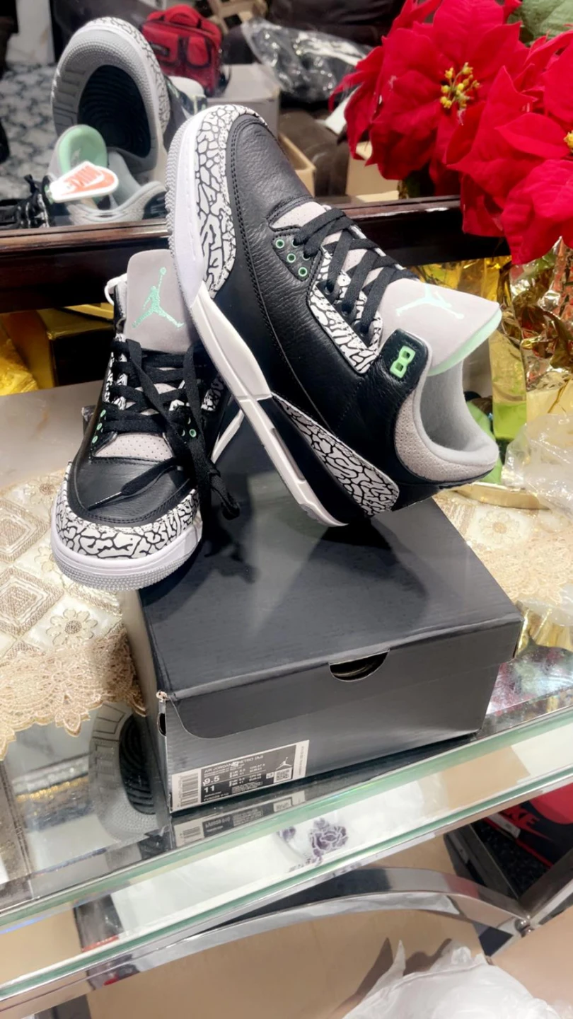 Air Jordan 3 Retro Green Glow Size 9.5 - photo 5