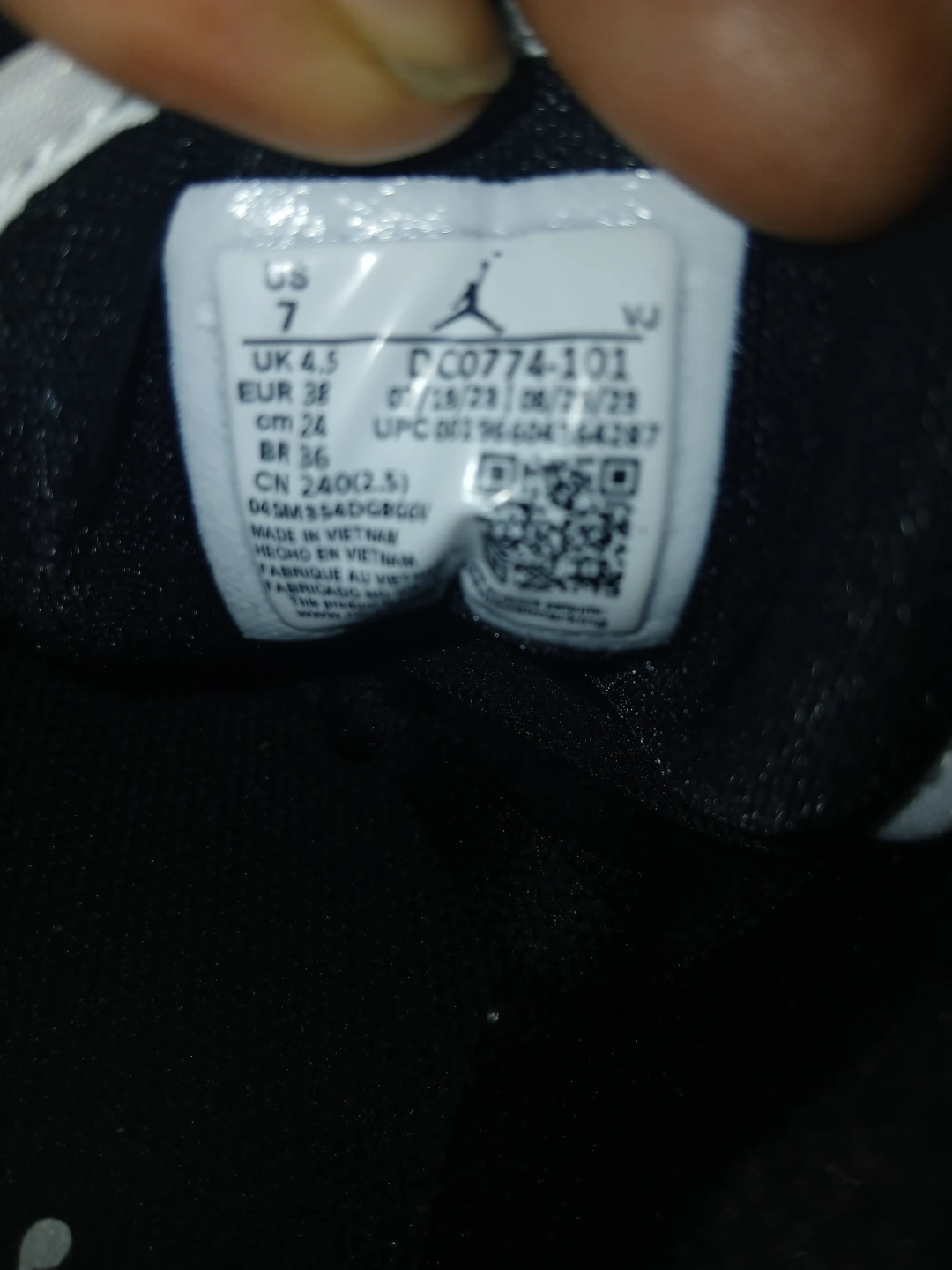 Air Jordan 1 Low Black and White Size 7 - photo 3
