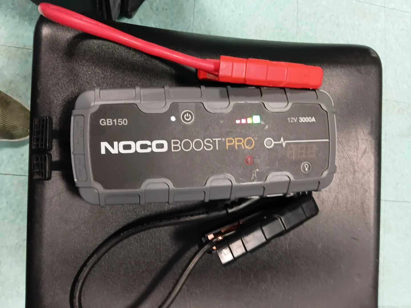 NOCO Boost Pro GB150 3000A Jump Starter - photo 4