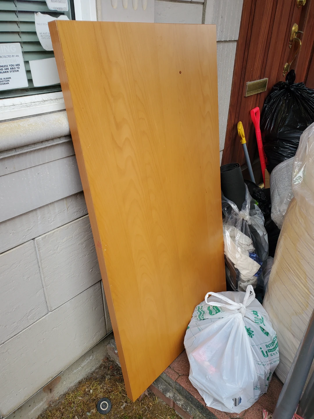 Free Table top with four metal legs