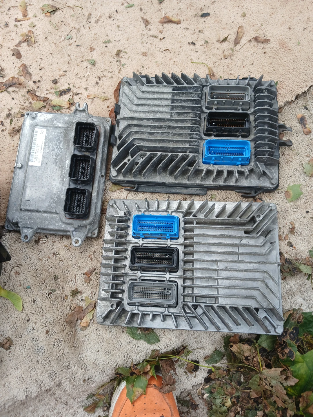 Assorted Automotive Engine Control Units (ECUs) - photo 2