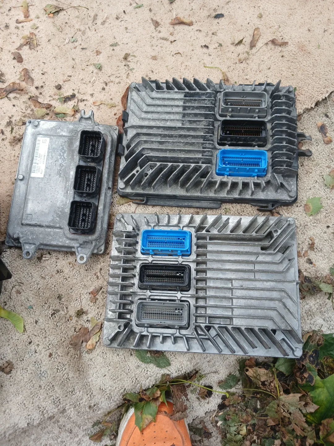 Assorted Automotive Engine Control Units (ECUs) - photo 2
