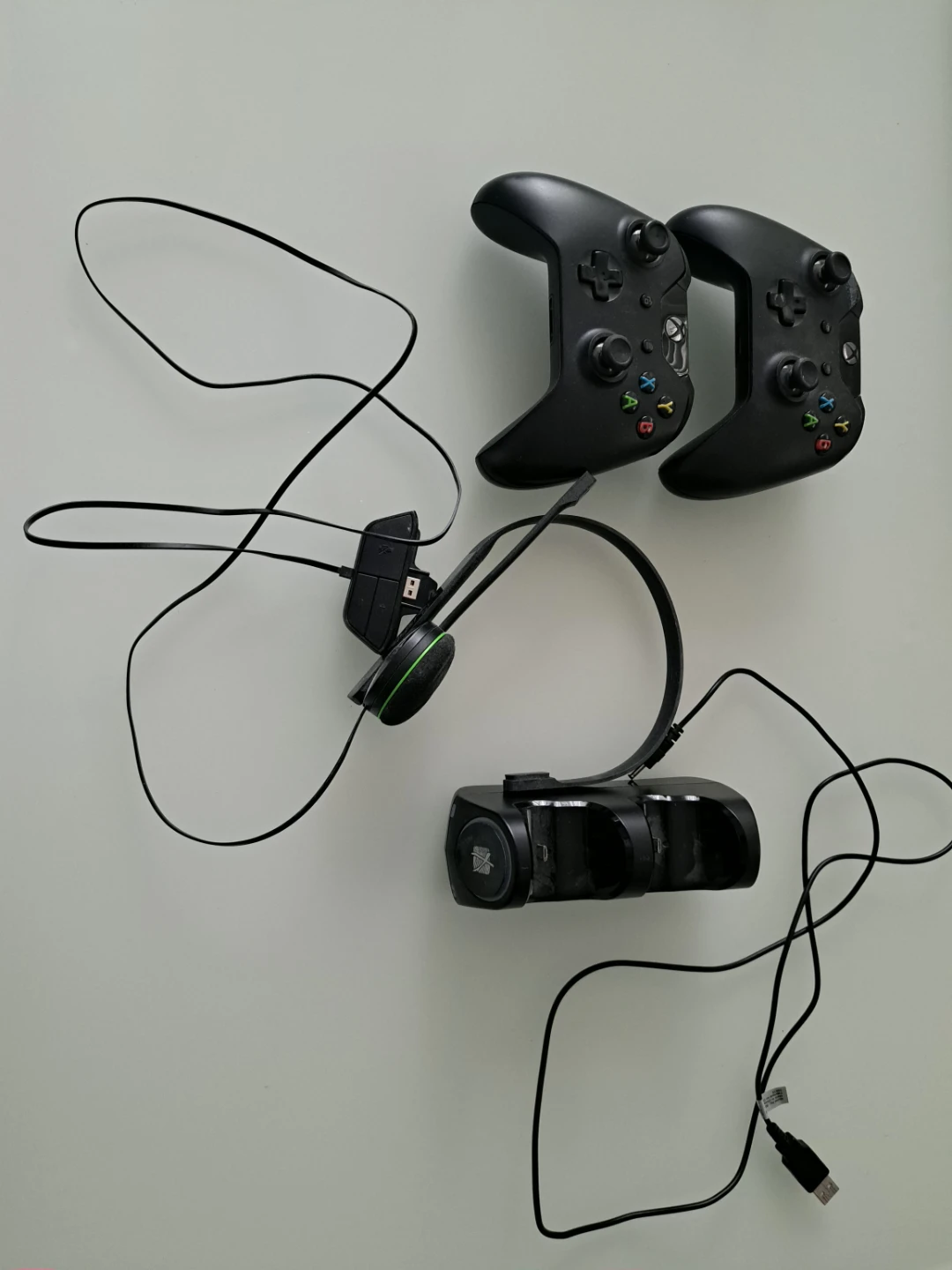 Xbox one controllers / charging dock / headset