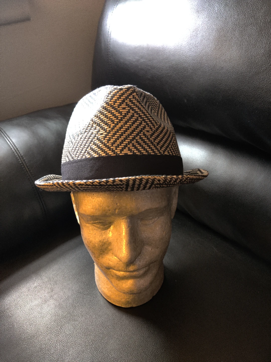 Free hats, one  black felt, one rafia, one paper straw fedora - photo 2