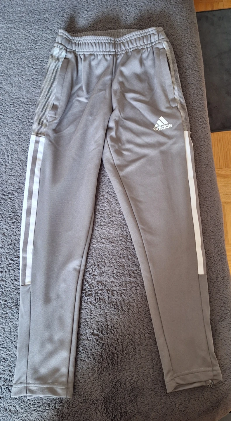 Adidas Kids Grey Track Pants 7-8Y🏈