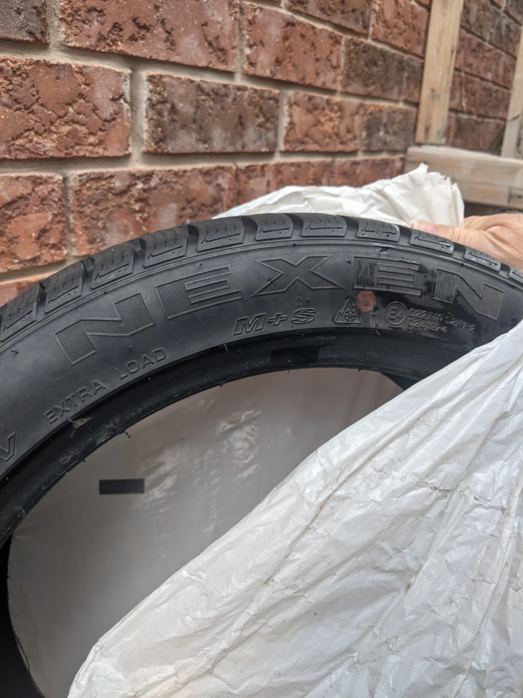 Set of 4 Nexen 215/45R17 Winter Tires