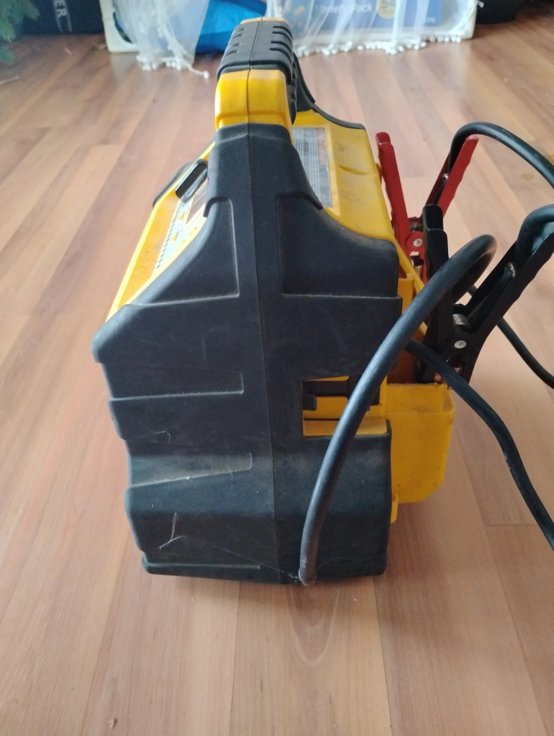 CAT CJ10000XT 1200A Jump Starter & Air Compressor - photo 3