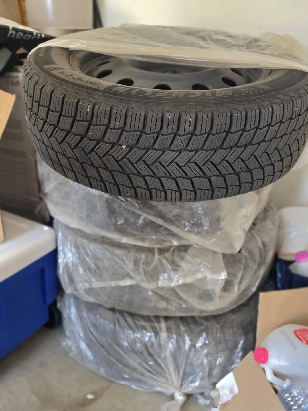 Set of 4 Michelin 225/60R18 Winter Tires on Rims - photo 4