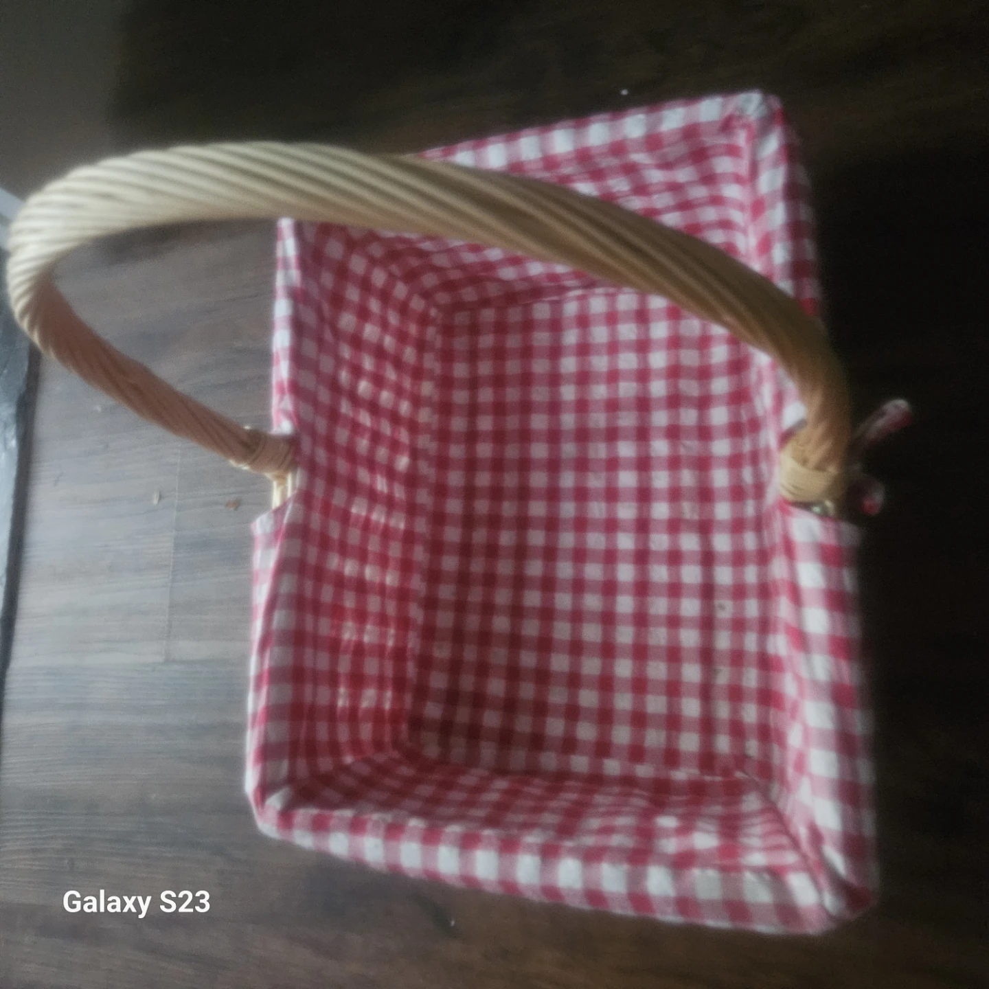 Red and white gingham picnic basket - photo 2