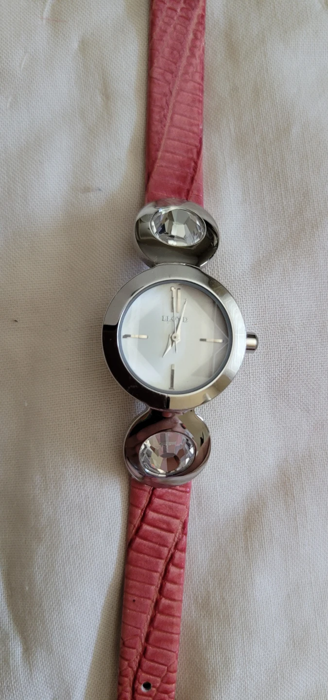 L🏈loyd women's pink watch