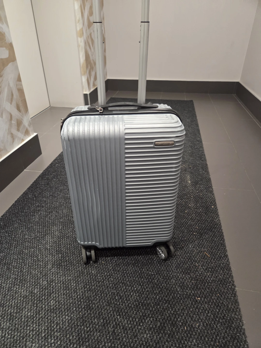 Samsonite hard shell carry-on suitcase