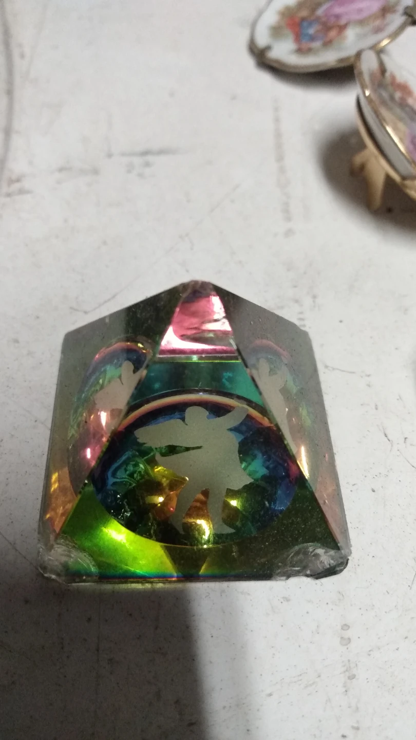 Iridescent glass pyramid figurine with etched dancers - photo 2